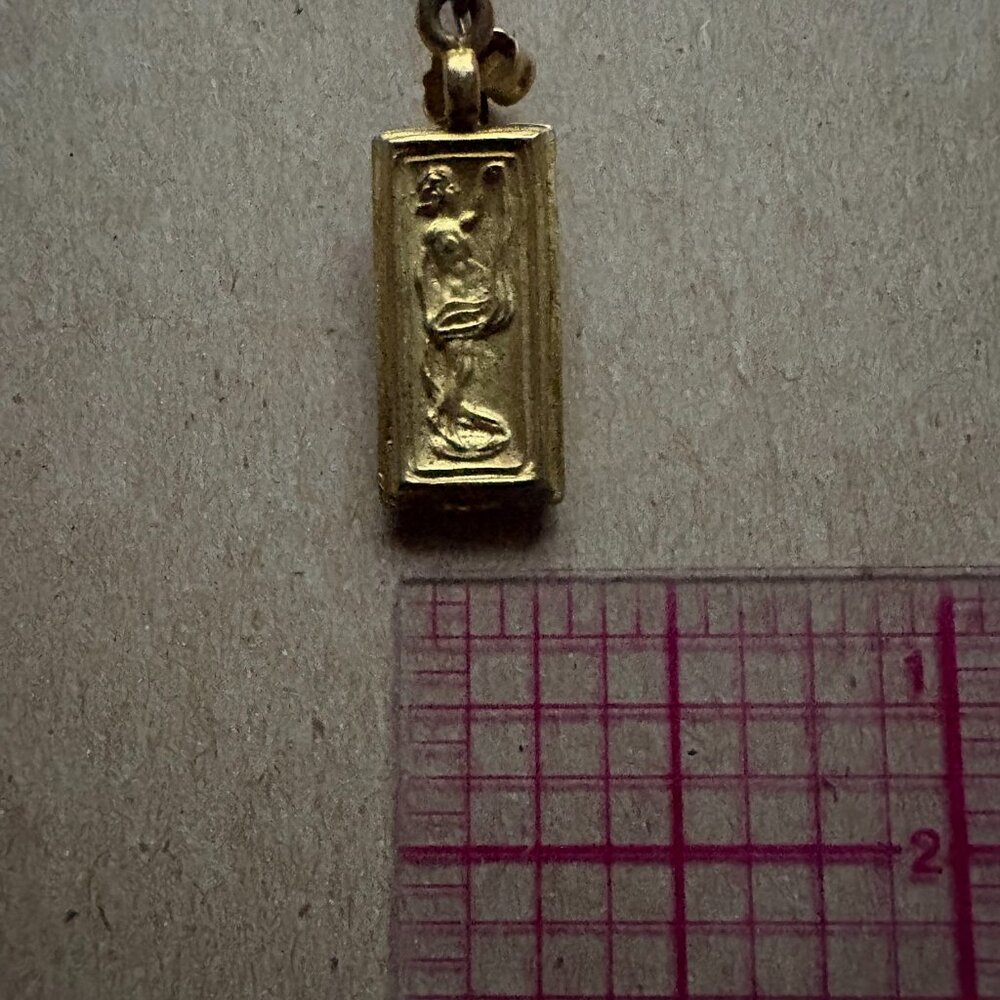 Roxanne Assoulin signed matte gold Goddess frieze earrings - Picture 8 of 8
